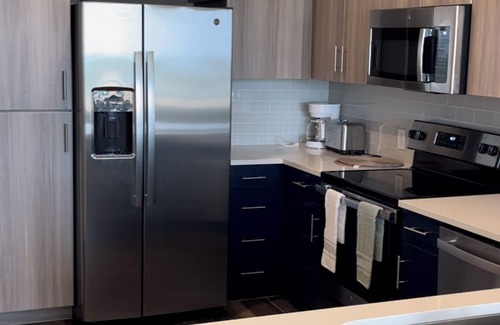 Addison Apartamento | Classic Modern Apartment Well Equipped, Fitness Room,Pool & Free Parking