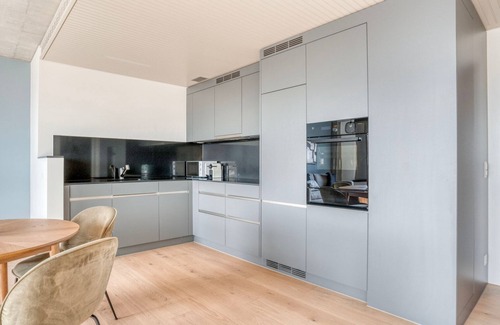 Seebach Apartamento | Classic Oerlikon 1BR w/ Storage & W/D, nr Market & Tram, by Blueground