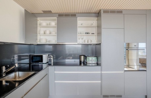 Seebach Apartamento | Classic Oerlikon 1BR w/ Storage & W/D, nr Market & Tram, by Blueground