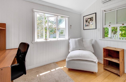 Hawthorne Casa | Classic Queenslander Close to City cat and Hawthorne Rd Shops & Restaurants hub