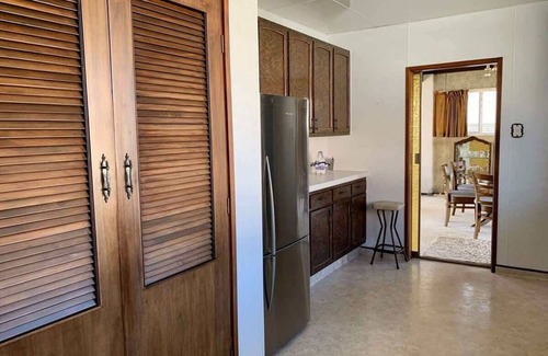 New Plymouth Casa | Blast on Hine - retro mid-century home with pool