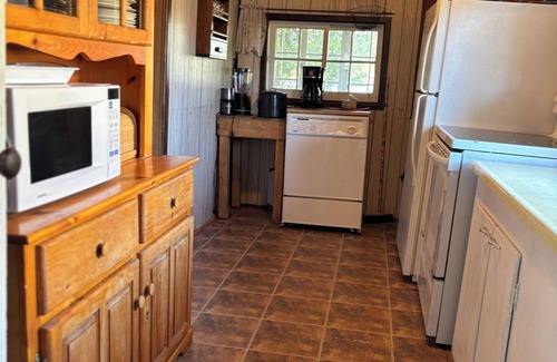 Sauble Beach Cabaña | Classic Sauble Cottage- River directly behind, beach right across the street!!