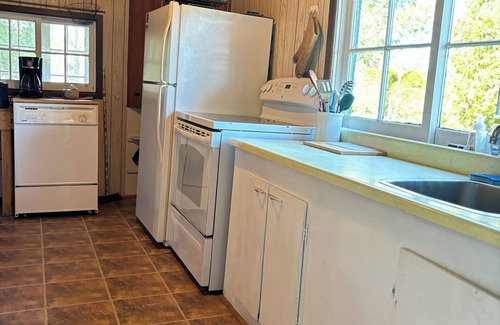 Sauble Beach Cabaña | Classic Sauble Cottage- River directly behind, beach right across the street!!