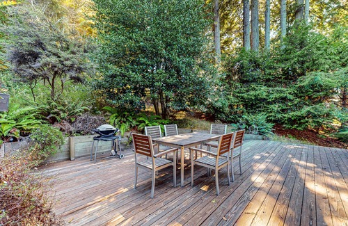 Sea Ranch Casa | Classic Sea Ranch architecture, ocean views, shared pools/saunas, & tennis court