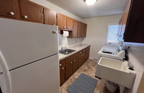 Stone Harbor Casa | Classic Stone Harbor home 1 block from the beach!