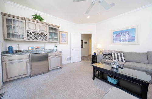 Stone Harbor Casa | Classic Stone Harbor Beach Oasis