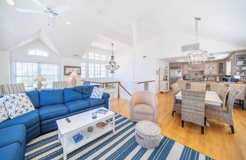Stone Harbor Casa | Classic Stone Harbor Beach Oasis