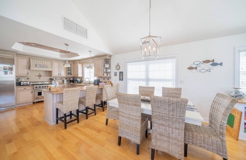 Stone Harbor Casa | Classic Stone Harbor Beach Oasis