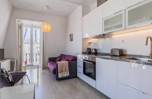 Alfama Apartamento | Classic Topfloor Apartment by LovelyStay