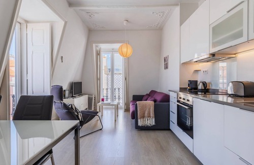 Alfama Apartamento | Classic Topfloor Apartment by LovelyStay