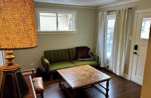 University District Apartamento | Classic Victorian-Carriage House