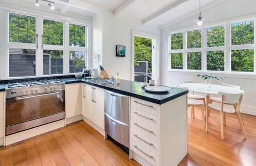 Ponsonby Casa | Classic Villa Retreat - Steps To Ponsonby Rd