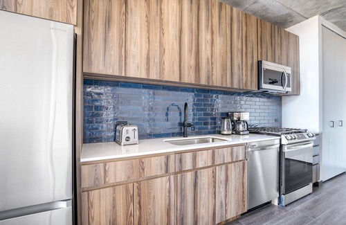 Near West Side Apartamento | Classic West Loop 1BR w/ Gym, near Fulton Market & I-90, by Blueground