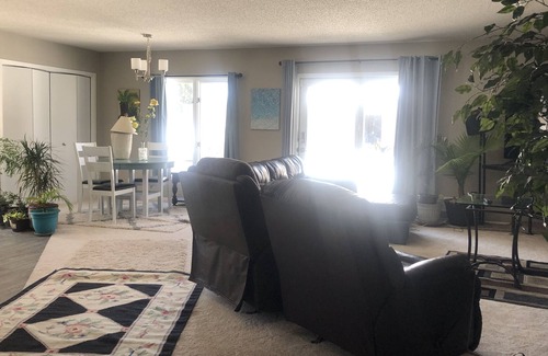 East Bloomington Casa | classic whole home with fireplace near airport mall of America