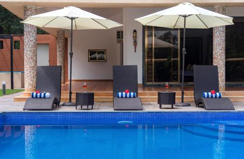 Karjat Villa | Classique Woods by StayVista with Lawn with Gazebo & Bar, Indoor Fun