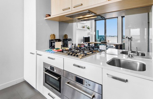 Northcote Apartamento | Classy 1-Bed Unit on High Street with City Views