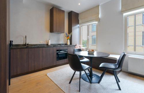 South Antwerp Apartamento | Classy 1BR Apartment Overlooking a Beautiful Park