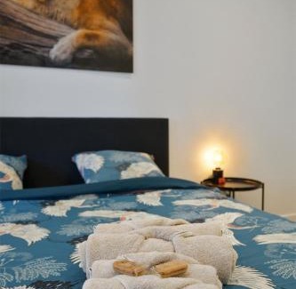 South Antwerp Apartamento | Classy 1BR Apartment Overlooking a Beautiful Park