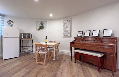 Millbrae Casa | Classy 2B2B Ground Unit w/ AC, Deck and Private Baths near Millbrae Downtown 610
