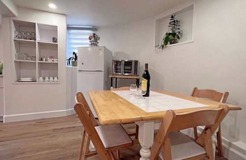 Millbrae Casa | Classy 2B2B Ground Unit w/ AC, Deck and Private Baths near Millbrae Downtown 610