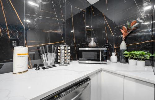 Houston Apartamento | Classy and Chic 2BR Home near Galleria