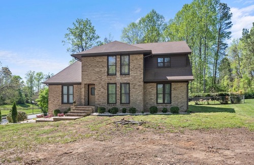 Sedgefield Casa | Classy Cozy Close to everything Spacious 4-bedroom house in marvelous Greensboro