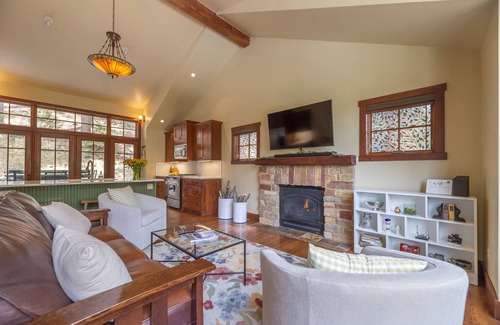 Idaho Springs Casa | Classy Craftsman by the Creek: fully remodeled, hot tub, walk to town