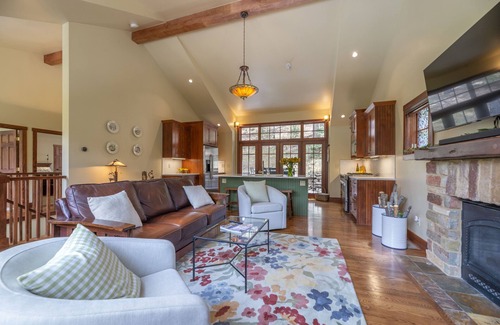 Idaho Springs Casa | Classy Craftsman by the Creek: fully remodeled, hot tub, walk to town