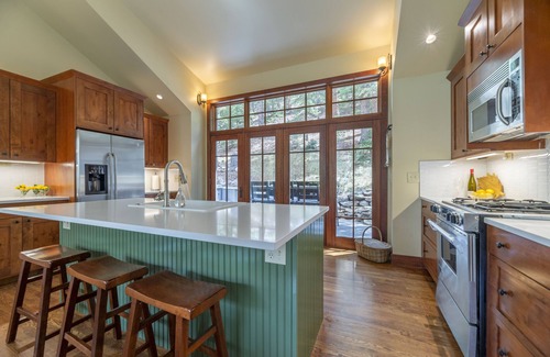 Idaho Springs Casa | Classy Craftsman by the Creek: fully remodeled, hot tub, walk to town