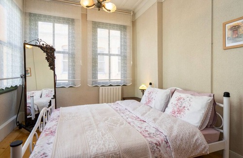 Balat Apartamento | Classy Duplex Apartment w Balcony Near Golden Horn