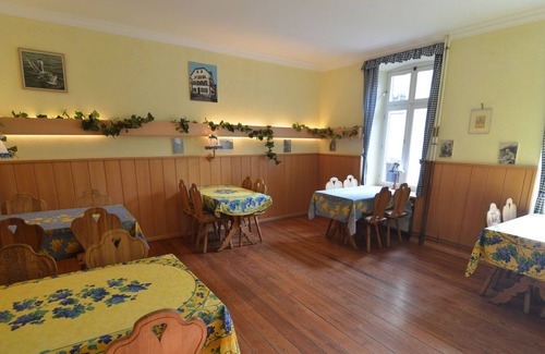 Uerzig Casa | Elegante casa de vacaciones en Ürzig cerca del bosque