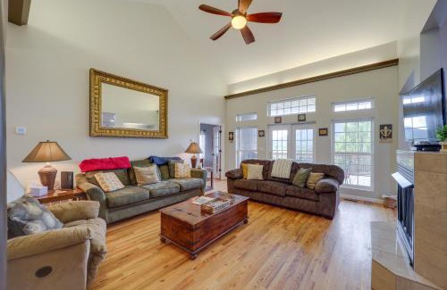West Jefferson Casa | Classy Home with Hot Tub and Mt Jefferson Views!