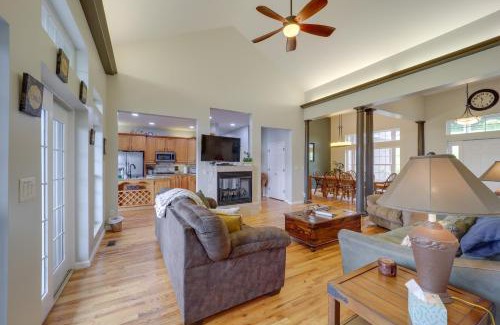 West Jefferson Casa | Classy Home with Hot Tub and Mt Jefferson Views!