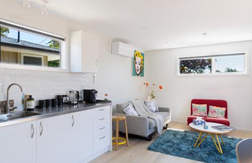 Bishopdale Casa | Classy Modern Unit close to Airport, Shops and Bus