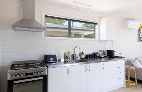 Bishopdale Casa | Classy Modern Unit close to Airport, Shops and Bus