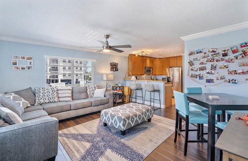 Belle Vista Condominio | Classy Updated Condo | Steps from the Beach