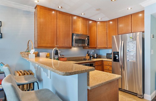 Belle Vista Condominio | Classy Updated Condo | Steps from the Beach