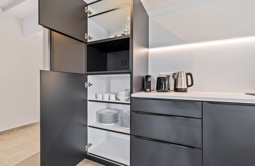 Ville Haute Apartamento | Clausen Charm Contemporary Retreat ID210