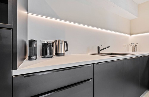Ville Haute Apartamento | Clausen Charm Contemporary Retreat ID210