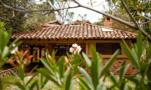 Villa de Leyva Casa | Clavellino House en Villa de Leyva - Tranquilidad y Naturaleza en Reserva Natural Urbana!