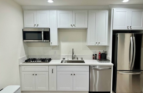 Santa Ana Heights Casa | Clean 1b1b near Disneyland