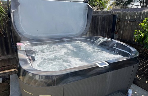 Goleta Casa | Clean 3 BR 2 BA w hot tub, yard, AC, near beaches, UCSB. Dog ok, sleep 5-6