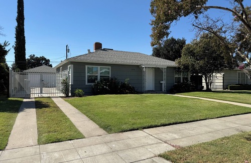 Tower District Casa | Clean 3B/1Bth EasyA to US99 + CA41 & to Nat'l Parks