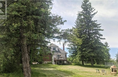 Guelph Casa | Clean Air! A Home Space with lots of Character+200-foot backyard to enjoy.