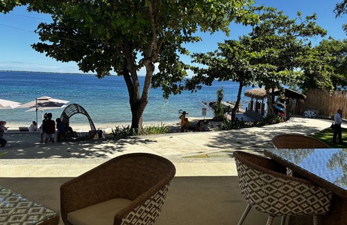 Lapu-Lapu Condominio | Limpio y acogedor con vista al mar condominio de 1 habitación, Mactan New Town, WiFi gratis, piscina, gimnasio, cancha de tenis