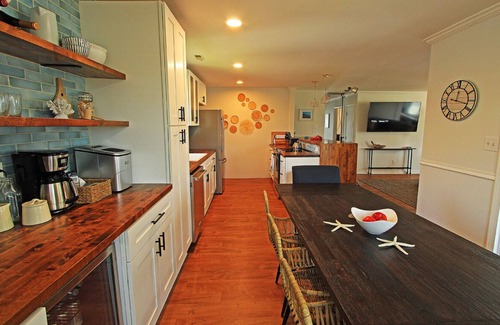 Colington Harbour Cabaña | Clean and inviting Canal Front Cottage
