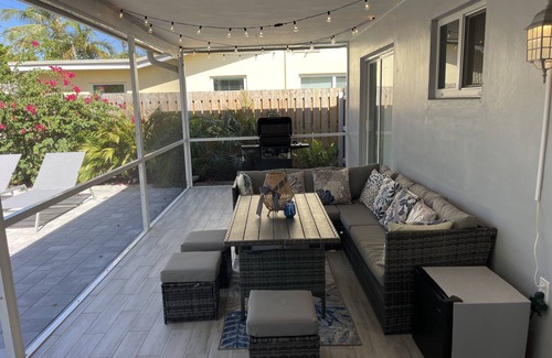 North Andrews Gardens Casa | Clean and modern 2BR/2Bath Jacuzzi home, beautiful Patio, minutes from the beach