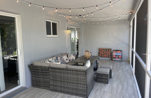 North Andrews Gardens Casa | Clean and modern 2BR/2Bath Jacuzzi home, beautiful Patio, minutes from the beach
