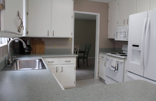 Tallahassee Casa | Limpie y abra 3bd / 2ba en un vecindario tranquilo y cercano