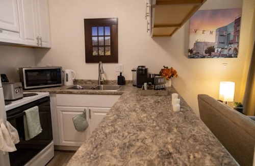 Cascade Casa | Clean and quiet 2/1.5 townhouse 4 miles from airport